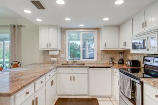 Mesa Home with Community Pools Pets Welcome! - Mesa - 3