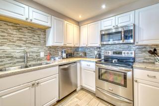 Beach House Condominiums B101 - Beachfront with Pool, Wi-Fi, & Beach Service - Destin - 6