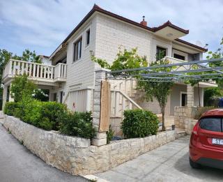 Apartments Mia - Okrug Gornji - 7