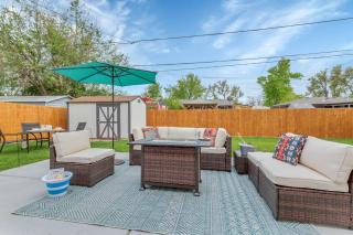 Backyard BBQ Retreat: Central 3bd - Prime Location - 6