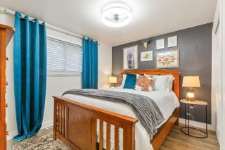 Backyard BBQ Retreat: Central 3bd - Prime Location - 9