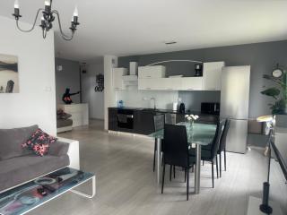 Seaside Bond 007 Apartment - 4