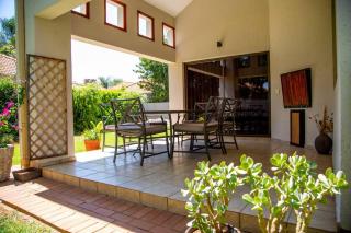 Serene Luxury at Amigo House - Hartbeespoort - 5