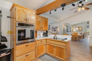 Bear’s Den Hideaway with Hot Tub - Ashford - 3