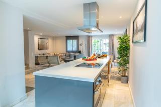 AB Properties -Design House Marbella- 3 mn de Puerto Banus Beach - Golden Mile - Tropical Garden and Pool - Marbella - 9