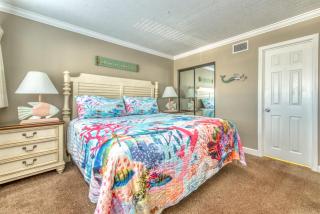 Beach House Condominiums B404 - Beachfront with Pool, Wi-Fi, & Beach Service - Destin - 8