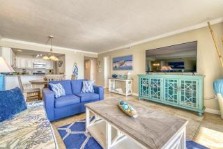 Beach House Condominiums B404 - Beachfront with Pool, WiFi, & Beach Service - Destin - 4