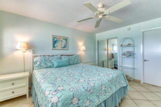 Beach House Condominiums B405 - Beachfront with Pool, Wi-Fi, & Beach Service - 8
