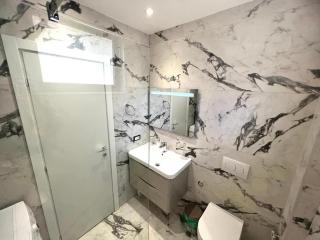 Blue Luxury Apartment - Golem - 6