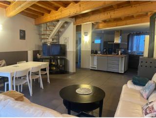 Maison mitoyenne de campagne. Proche autoroute A7. Pour visiter la Dombes, Lyon - Montluel - 8