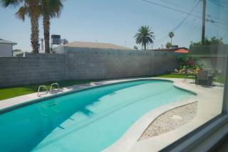 Cozy Home with PoolJacuzzi-Central Location - 3