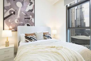 Stunning 3 BR Apartment Facing Burj - Dubai - 9
