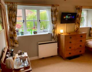 Coastal Hidden Gem - Twin en-suite room with garden - Wells-next-the-Sea - 1