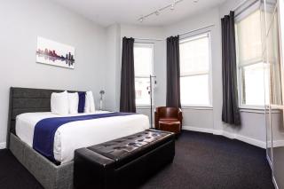Large Stylish Newbury Street Studio w/ Kitchen - Boston - 9