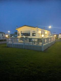 L25 L&g caravan hire 6 berth millfields family only and lead person must be over 30 MAX 4 ADULTS - Ingoldmells - 0