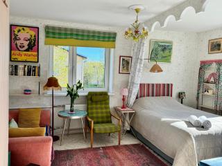 LITTLE LONDON boutique apartment with Netflix, top location in Old Town - Narva - 2