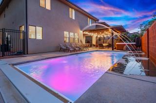 Paradise Village 94 Luxury Home with Private Hot Tub, Fire Pit, Huge Kitchen, and Resort Style Pool, Water Park and Lazy River - Santa Clara - 9