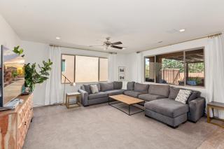 Paradise Village 94 Luxury Home with Private Hot Tub, Fire Pit, Huge Kitchen, and Resort Style Pool, Water Park and Lazy River - Santa Clara - 4