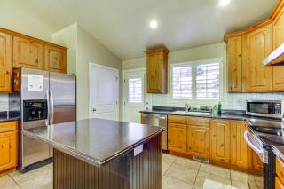 Hike, Golf and Ski Family Home in South Jordan - South Jordan - 4