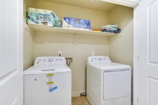 Hike, Golf and Ski Family Home in South Jordan - South Jordan - 2
