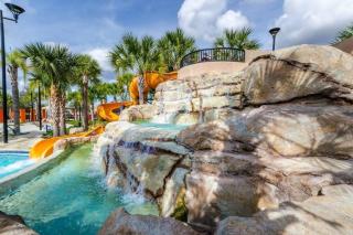Exceptional 7-bedroom, 5.5 bathroom home - Davenport - 1