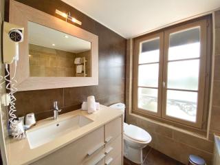 Best Western Le Cheval Blanc -Vue sur le port-plein centre ville - 6