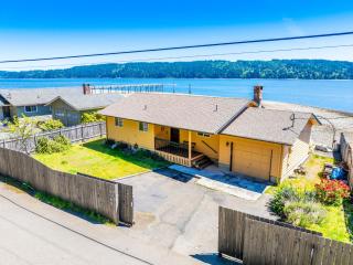 Waterfront Retreat, Relaxation, Fun in Hood Canal - Hoodsport - 0