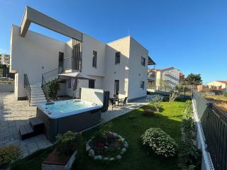 Apartments with a parking space Podstrana, Split - 23092 - Podstrana - 0