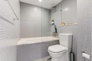 Poolside Apartment Opposite Redfern Park - 2