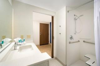 Holiday Inn Express & Suites by IHG Altoona by IHG - 2