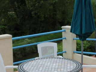 Gîte charmant au bord de l'eau avec terrasse, cheminée et équipements complets à Lesquielles-St-Germain - FR-1-532-18 - Guise - 2
