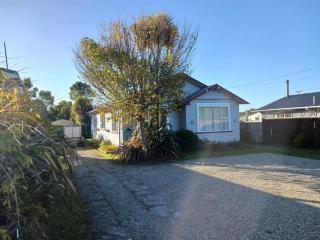 Charming House in Westport - Westport - 6