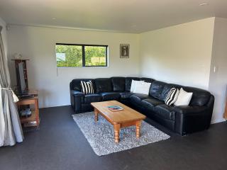 Hosts on the Coast Retreat 34 - Whitianga - 2
