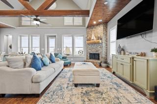 Luxury Waterfront Home Family and Pet Friendly Near Surfside Beach 11 Mins - Freeport - 3