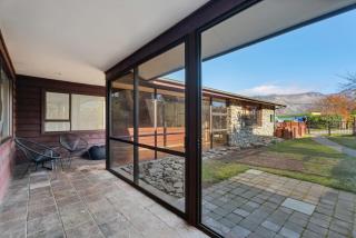 Lake Stroll Charm - Wanaka Holiday Home - 8