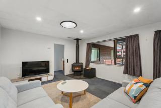 Lake Stroll Charm - Wanaka Holiday Home - 7