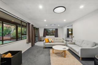 Lake Stroll Charm - Wanaka Holiday Home - 0