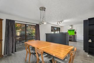 Lake Stroll Charm - Wanaka Holiday Home - 4