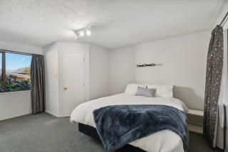 Lake Stroll Charm - Wanaka Holiday Home - 1