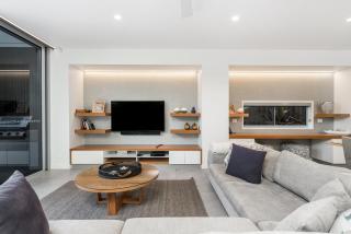 KoKo's Beach House 4 - 6