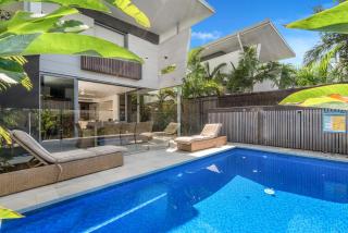 KoKo's Beach House 4 - 7