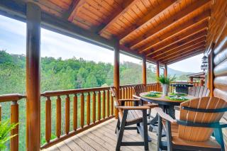 Shady Pines Mountain Retreat with Hot Tub! - 0