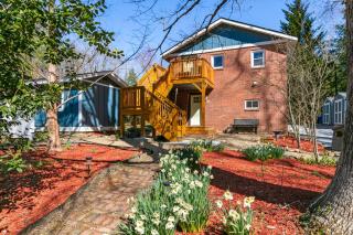 Modern & Cozy on Private Lane, Minutes to Airport - 5