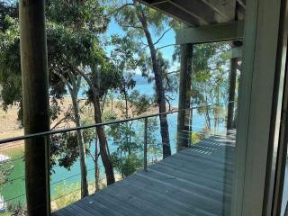 Glasshouse on the Lake - Eildon - 3