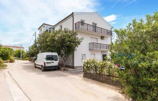 Amazing Apartment In Kastel Kambelovac - Kaštela - 3