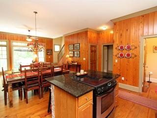 Tippy Canoe Lodge - Relax by the fireplace or play ping pong and foosball - Marblehill - 3
