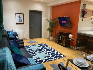 Central Sheffield 3BED 3BATH IV Pent-Apartment - 2