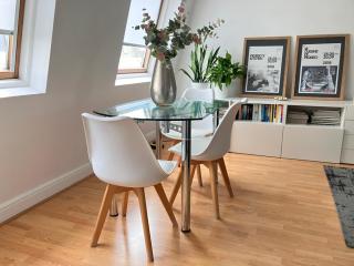 Spacious KENSINGTON Apartment - GREAT LOCATION - 4