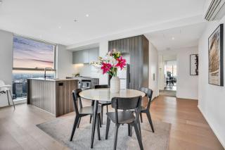 Sub-penthouse Stunning With Water Frontage 3B2B1C - 6