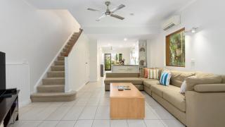 Craven Cottage at Full Moon Terraces - Tropical Queenslander Townhouse - Port Douglas - 7